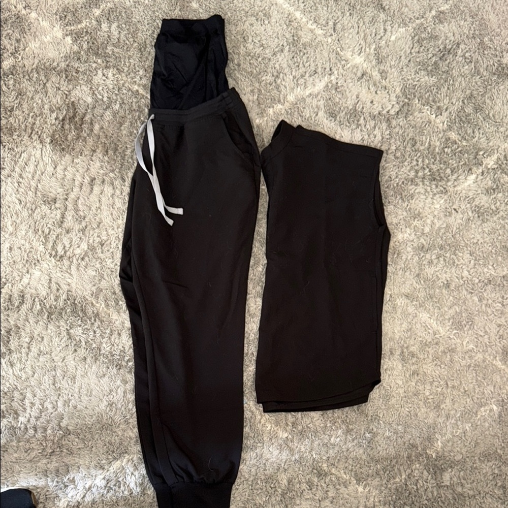 Figs Black Scrub Set